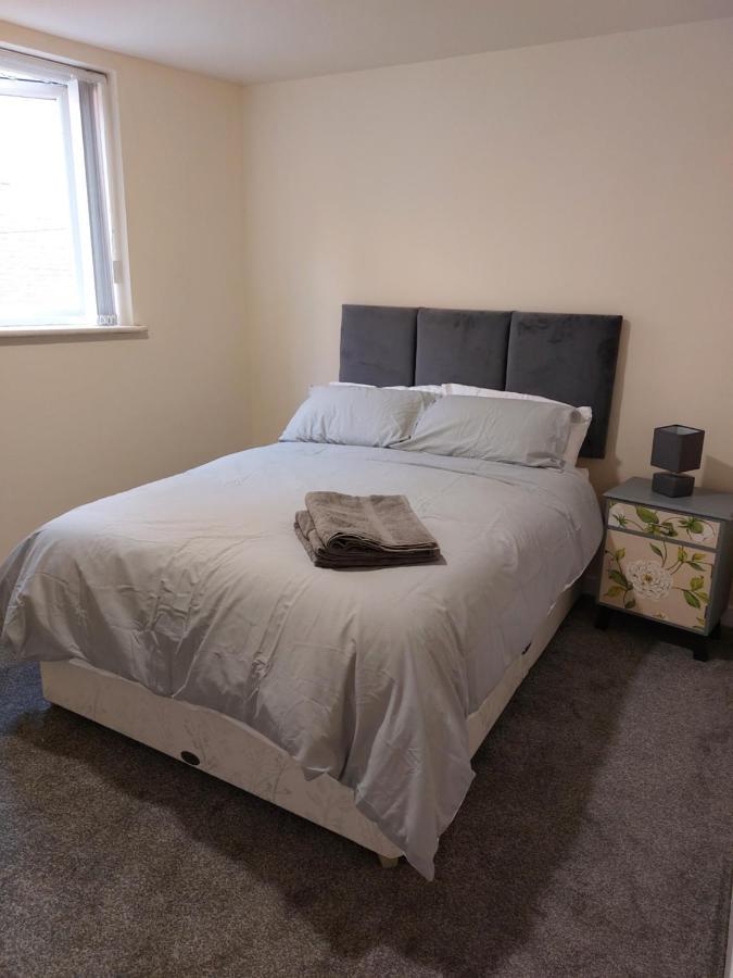 2 Large Bedroom Apartment- Wifi & Parking Fleetwood Extérieur photo