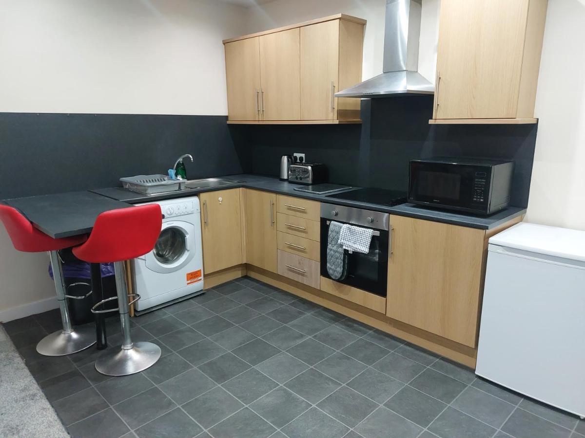 2 Large Bedroom Apartment- Wifi & Parking Fleetwood Extérieur photo