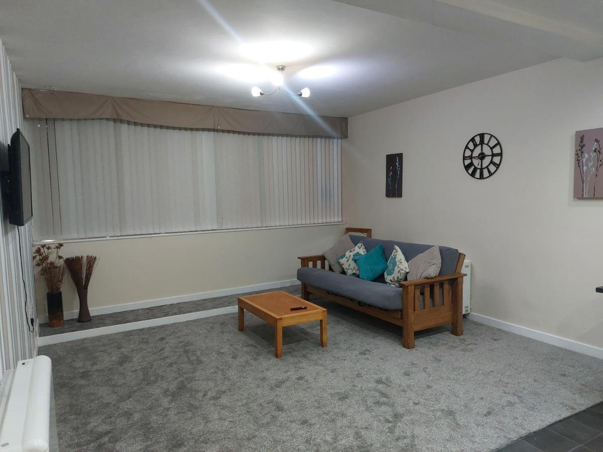 2 Large Bedroom Apartment- Wifi & Parking Fleetwood Extérieur photo