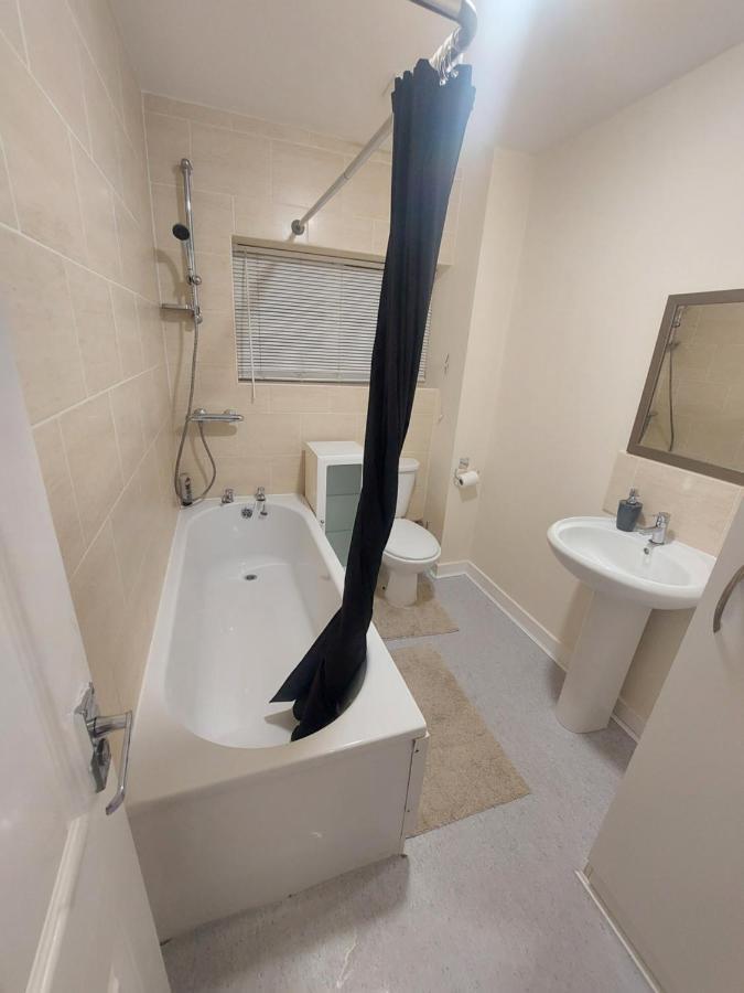 2 Large Bedroom Apartment- Wifi & Parking Fleetwood Extérieur photo