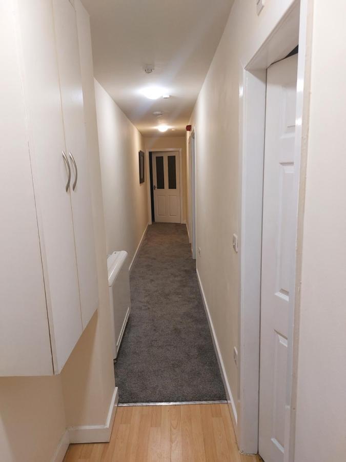 2 Large Bedroom Apartment- Wifi & Parking Fleetwood Extérieur photo