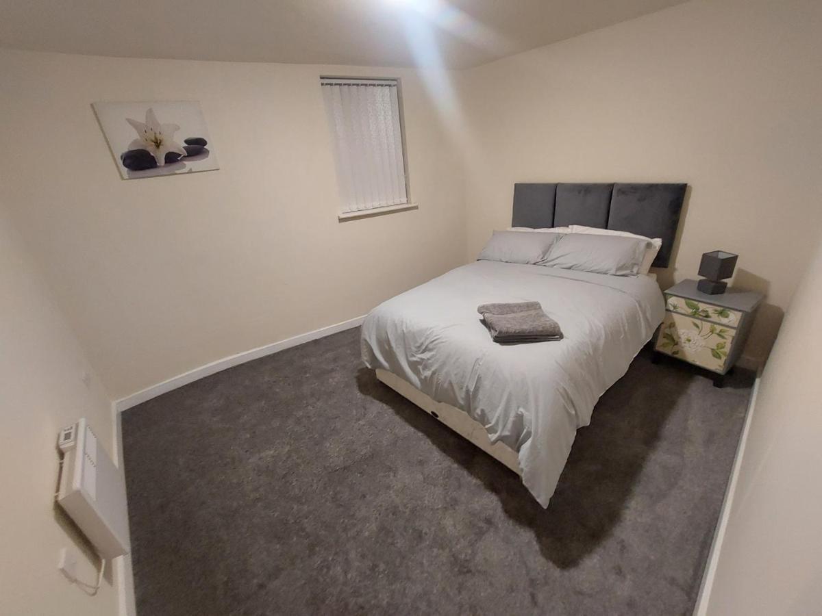 2 Large Bedroom Apartment- Wifi & Parking Fleetwood Extérieur photo