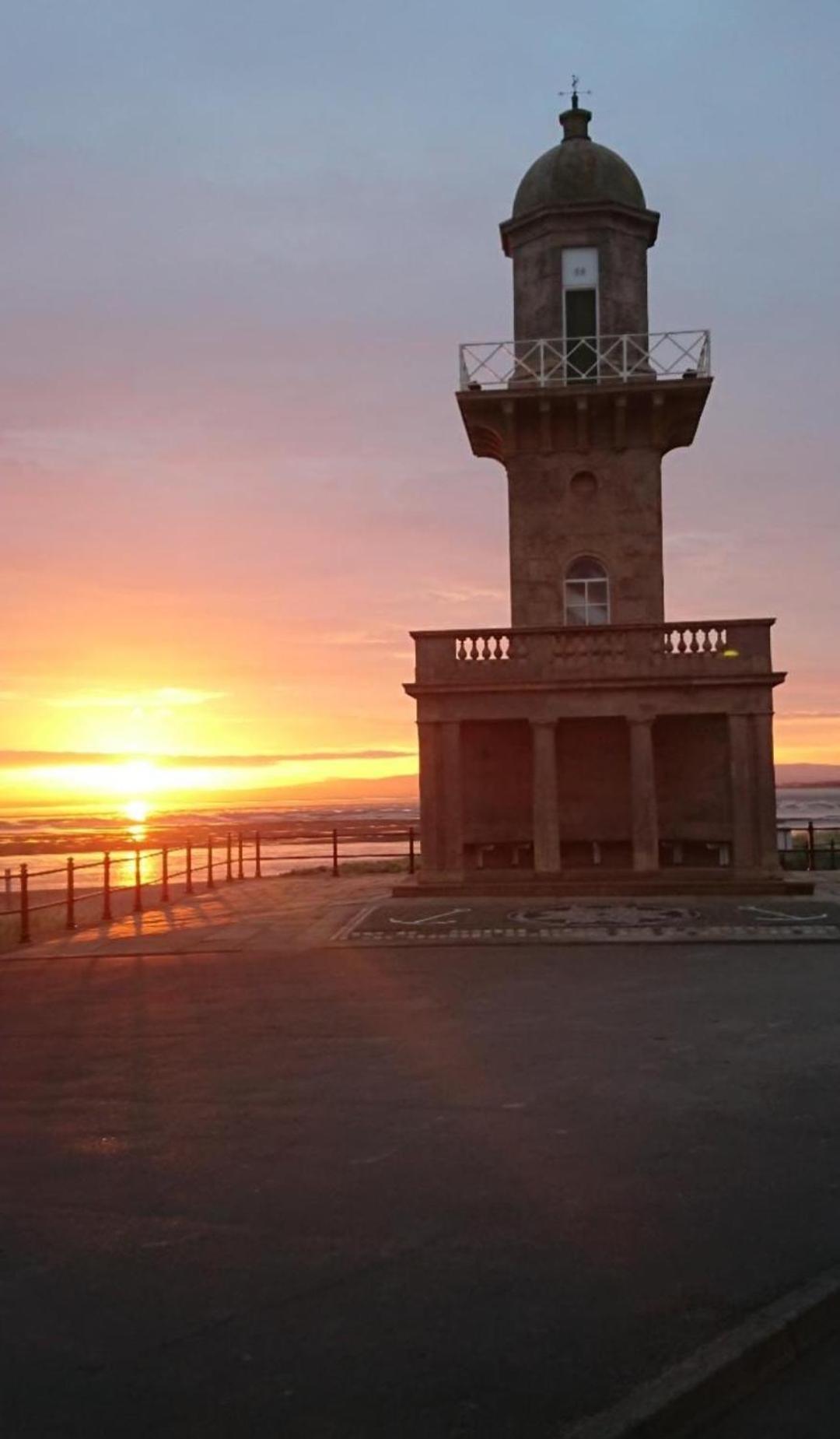 2 Large Bedroom Apartment- Wifi & Parking Fleetwood Extérieur photo