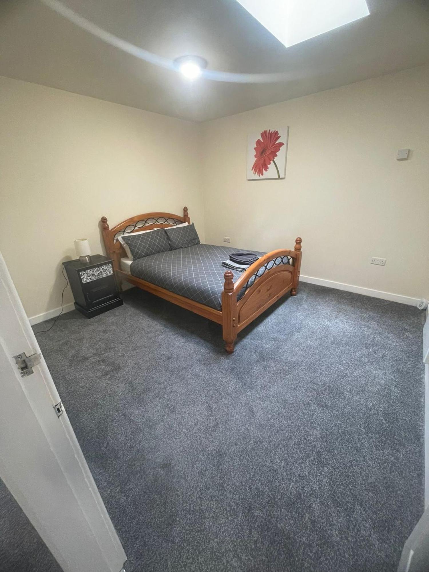 2 Large Bedroom Apartment- Wifi & Parking Fleetwood Extérieur photo